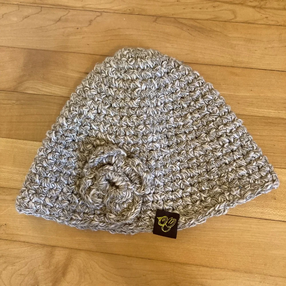 NWOT Women's Knit Winter Hat Beanie Cream Beige Hand Made with Rosette Poyen